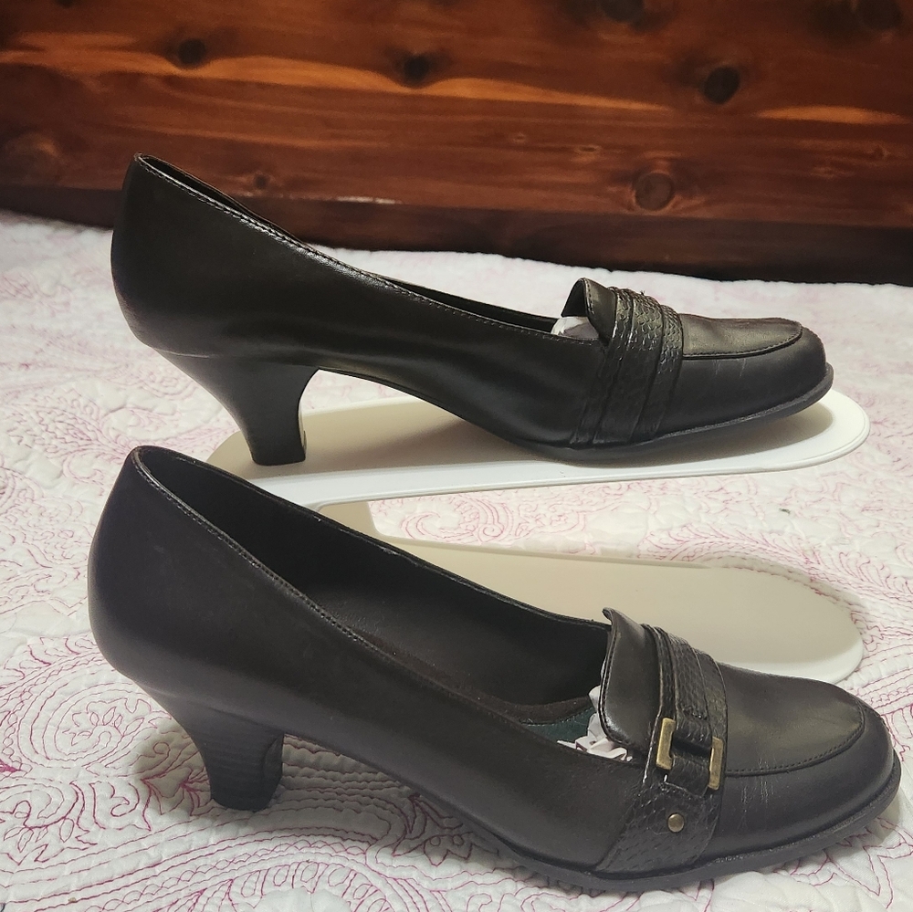 A2 By AEROSOLES BACELONA SIZE 7.5 M Elegant Black Low Heels Pumps Buckle